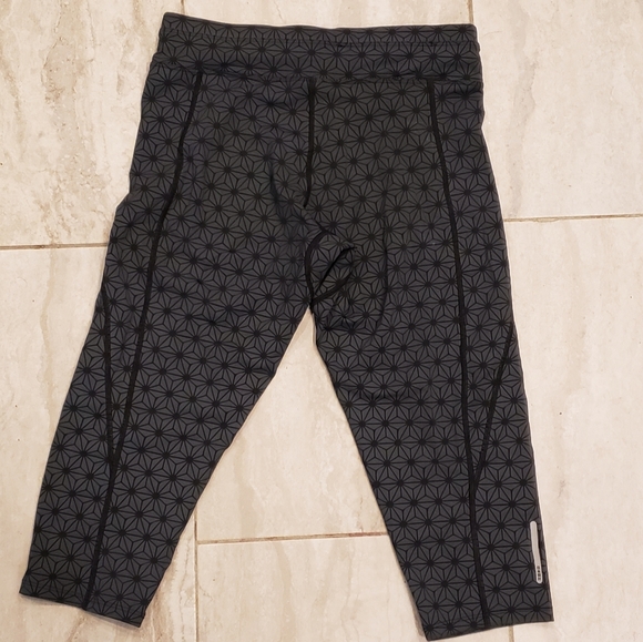 Mizuno running capris - Picture 2 of 4